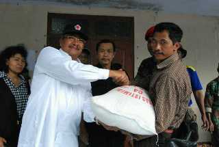 Cinta Untuk Merapi Penyaluran Bantuan Cinta Untuk Merapi