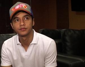 Adly Fairuz Kenalkan Pacar Baru