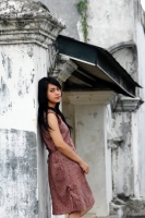 Sarah Nyanyikan Lagu Dewiq