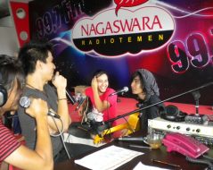 002-photo-govinda-phoner-di-nagaswara-fm-03-mei-2011-02