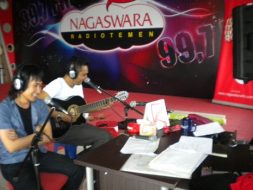 lets-play-live-interview-phoner-radio-nagaswara-fm-bogor-radiotemen-10-mei-2011-03