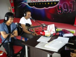 lets-play-live-interview-phoner-radio-nagaswara-fm-bogor-radiotemen-10-mei-2011-05