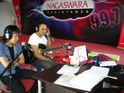 lets-play-live-interview-phoner-radio-nagaswara-fm-bogor-radiotemen-10-mei-2011-06