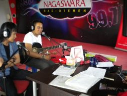 lets-play-live-interview-phoner-radio-nagaswara-fm-bogor-radiotemen-10-mei-2011-07