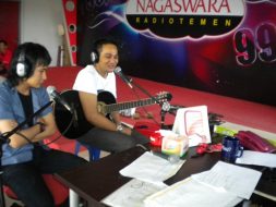lets-play-live-interview-phoner-radio-nagaswara-fm-bogor-radiotemen-10-mei-2011-09