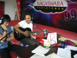 lets-play-live-interview-phoner-radio-nagaswara-fm-bogor-radiotemen-10-mei-2011-12