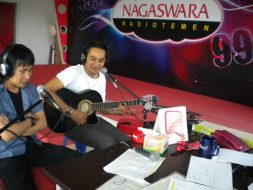 lets-play-live-interview-phoner-radio-nagaswara-fm-bogor-radiotemen-10-mei-2011-13
