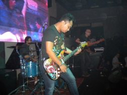 live-launching-brand-new-storm-bns-live-radio-nagaswara-fm-bogor-radiotemen-perform-kerispatih-5