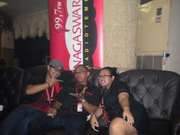 nagaswara-fm-live-launching-album-tqla-11-mei-2011-trio-annoucer-gokil