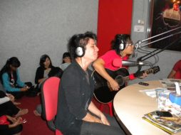 photo-govinda-phoner-di-nagaswara-fm-03-mei-2011-31