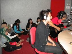 photo-govinda-phoner-di-nagaswara-fm-03-mei-2011-32