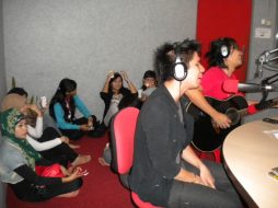 photo-govinda-phoner-di-nagaswara-fm-03-mei-2011-33