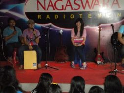 photo-live-temen-radio-souqy-audrey-08-mei-2011-radio-nagaswara-fm-bogor-radiotemen-16