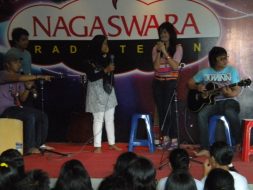 photo-live-temen-radio-souqy-audrey-08-mei-2011-radio-nagaswara-fm-bogor-radiotemen-22