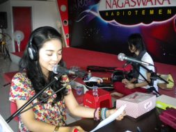 photo-nuri-maulida-phoner-interview-09-mei-201-radio-nagaswara-fm-bogor-radiotemen-06