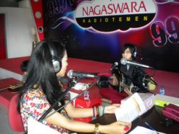 photo-nuri-maulida-phoner-interview-09-mei-201-radio-nagaswara-fm-bogor-radiotemen-17