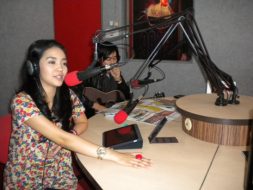 photo-nuri-maulida-phoner-interview-09-mei-201-radio-nagaswara-fm-bogor-radiotemen-37