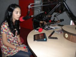 photo-nuri-maulida-phoner-interview-09-mei-201-radio-nagaswara-fm-bogor-radiotemen-47