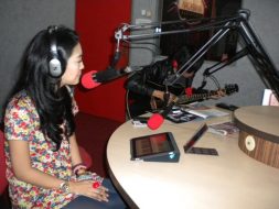 photo-nuri-maulida-phoner-interview-09-mei-201-radio-nagaswara-fm-bogor-radiotemen-48