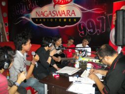 photo-we-so-happy-phoner-di-nagaswara-fm-02-mei-2011-bogor-radiotemen-09