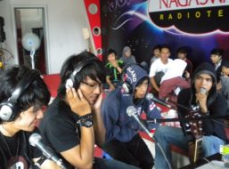 souqy-phoner-dan-live-interview-radio-nagaswara-fm-bogor-radiotemen-05-april-2011-04