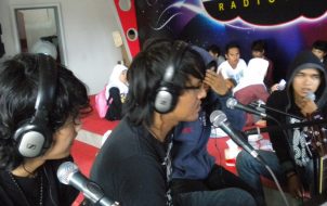 souqy-phoner-dan-live-interview-radio-nagaswara-fm-bogor-radiotemen-05-april-2011-06