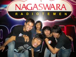 souqy-phoner-dan-live-interview-radio-nagaswara-fm-bogor-radiotemen-05-april-2011-14