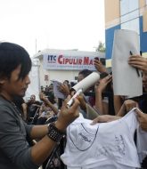 Zul Zivilia Dikejar Ibu Pemburu Tanda Tangan Artis