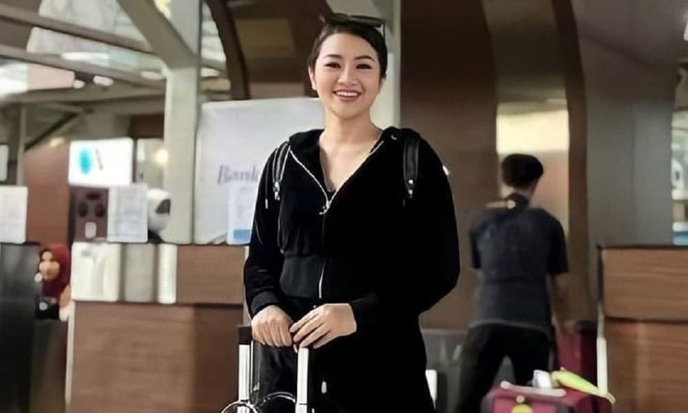Fitri Carlina Akhirnya Susul Suami ke Oman Fitri Carlina Akhirnya Susul Suami ke Oman