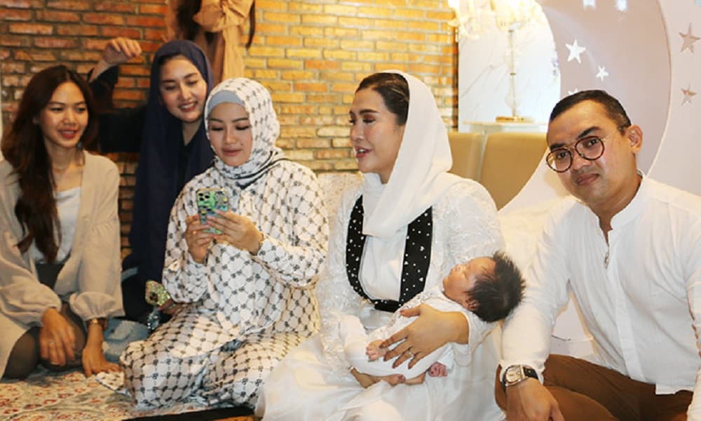 Fitri Carlina Hadir di Aqiqahan Putra Ratu Meta