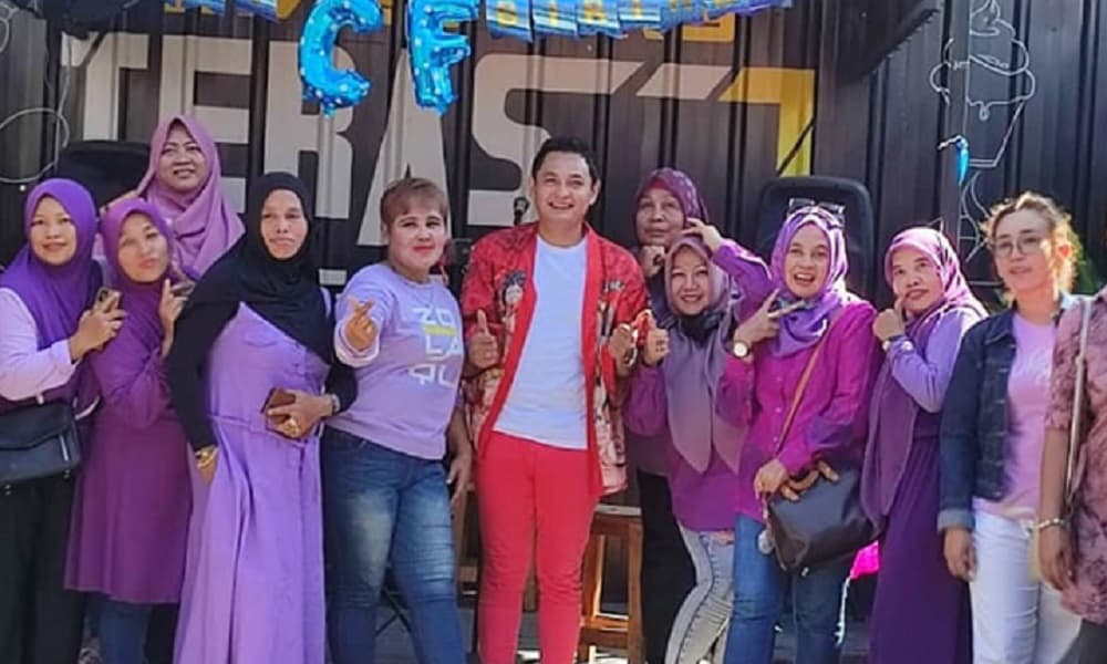 Rendy Main FTV dan Nyanyi Disawer Emak-emak