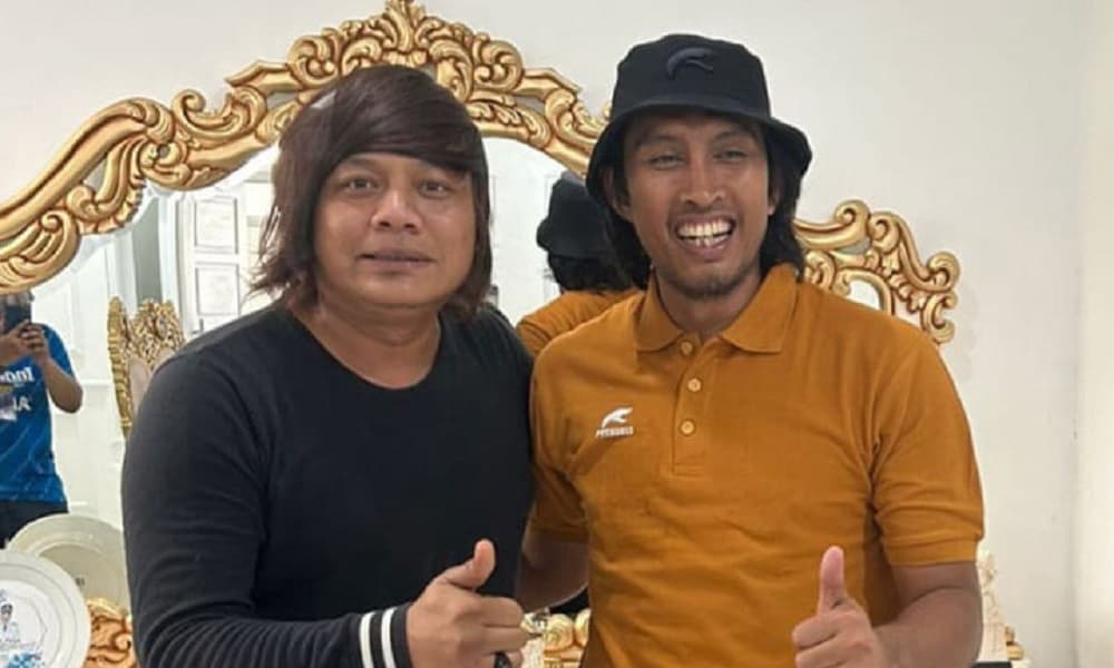Ato Angkasa Pesepakbola bareng Budi Sudarsono