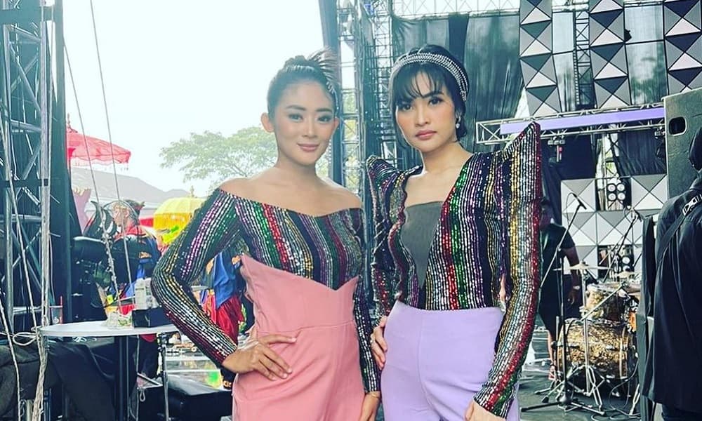 Devay Duo Anggrek Mirip Mendiang Vanessa Angel ?