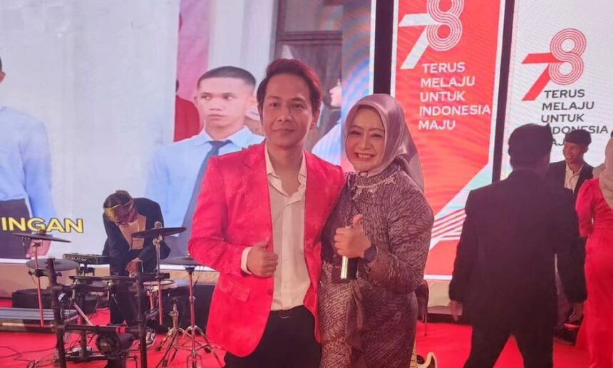 Delon Show Sambil Wefie di Natuna Kepri
