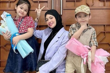 Hesty Klepek Klepek Tulis Puisi untuk Buah Hatinya