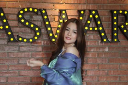 Hesty Nyanyi Lagu Klepek Klepek untuk Bocah