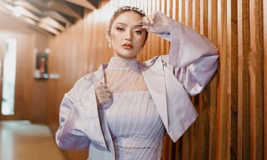 Siti Badriah Lagi Syantik Hampir 700 Juta Viewers