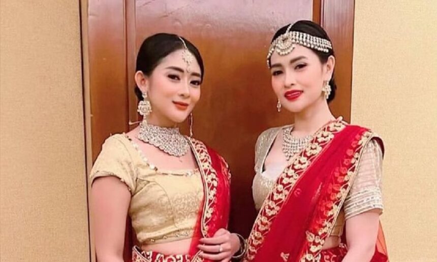 Duo Anggrek Tampil Cantik Sari India
