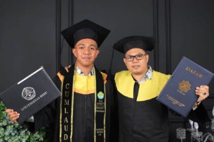 Adik Andrigo Jadi Sarjana Predikat Cumlaude