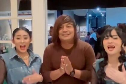 Ato Angkasa Ngonten Bareng Duo Anggrek