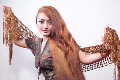 Brondong Tua diantara Siti Badriah dan Endang Raes