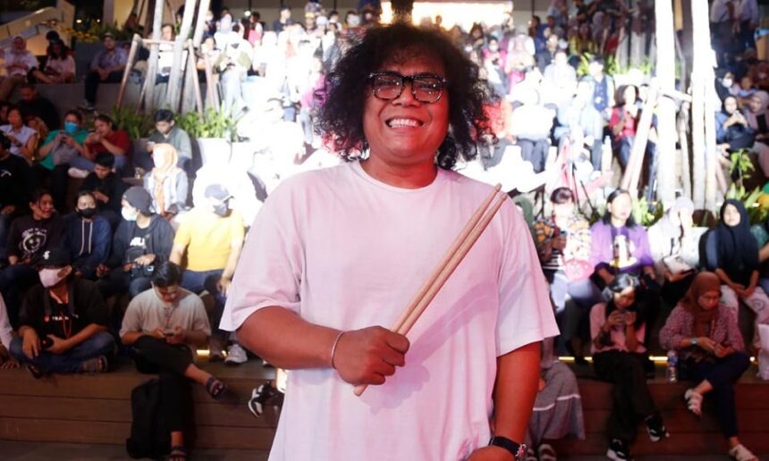 Obot Drumer Zivilia Berjuang Bersama Luvia Band