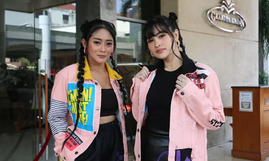 Spesial Kostum Harajuku Duo Anggrek