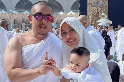 Ratu Meta Pulang Umrah Bawa Oleh-oleh Spesial Ratu Meta Pulang Umrah Bawa Oleh-oleh Spesial