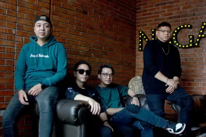 Lingga Luvia Tak Lupa Jadi Musisi Jalanan