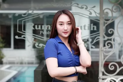 Sandrina Konsen Konten YouTube dan Single