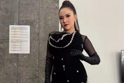 Baby Shima Duet dengan Thomas Arya di Konser