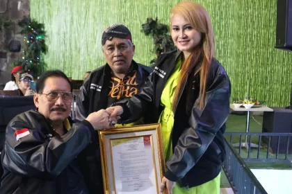 Velline Ayu Masuk Dewan Kehormatan FORWAN Velline Ayu Masuk Dewan Kehormatan FORWAN