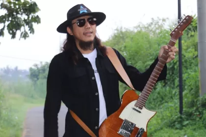 Rizki Angkasa Band Selalu Pakai Topi Koboi Rizki Angkasa Band Selalu Pakai Topi Koboi