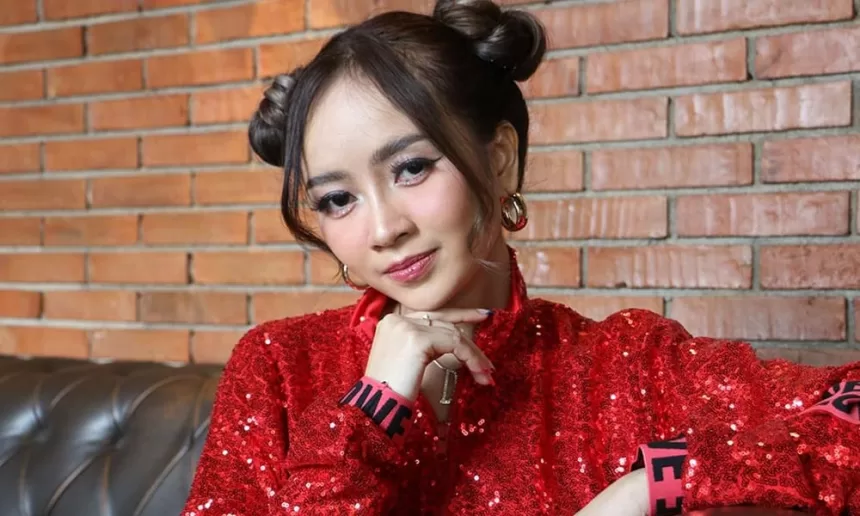 Kresya Della Ngabuburit Taraweh Bareng
